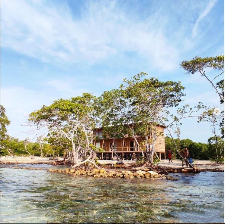 Hostel Villa Luz Beach Tintipan Island エクステリア 写真