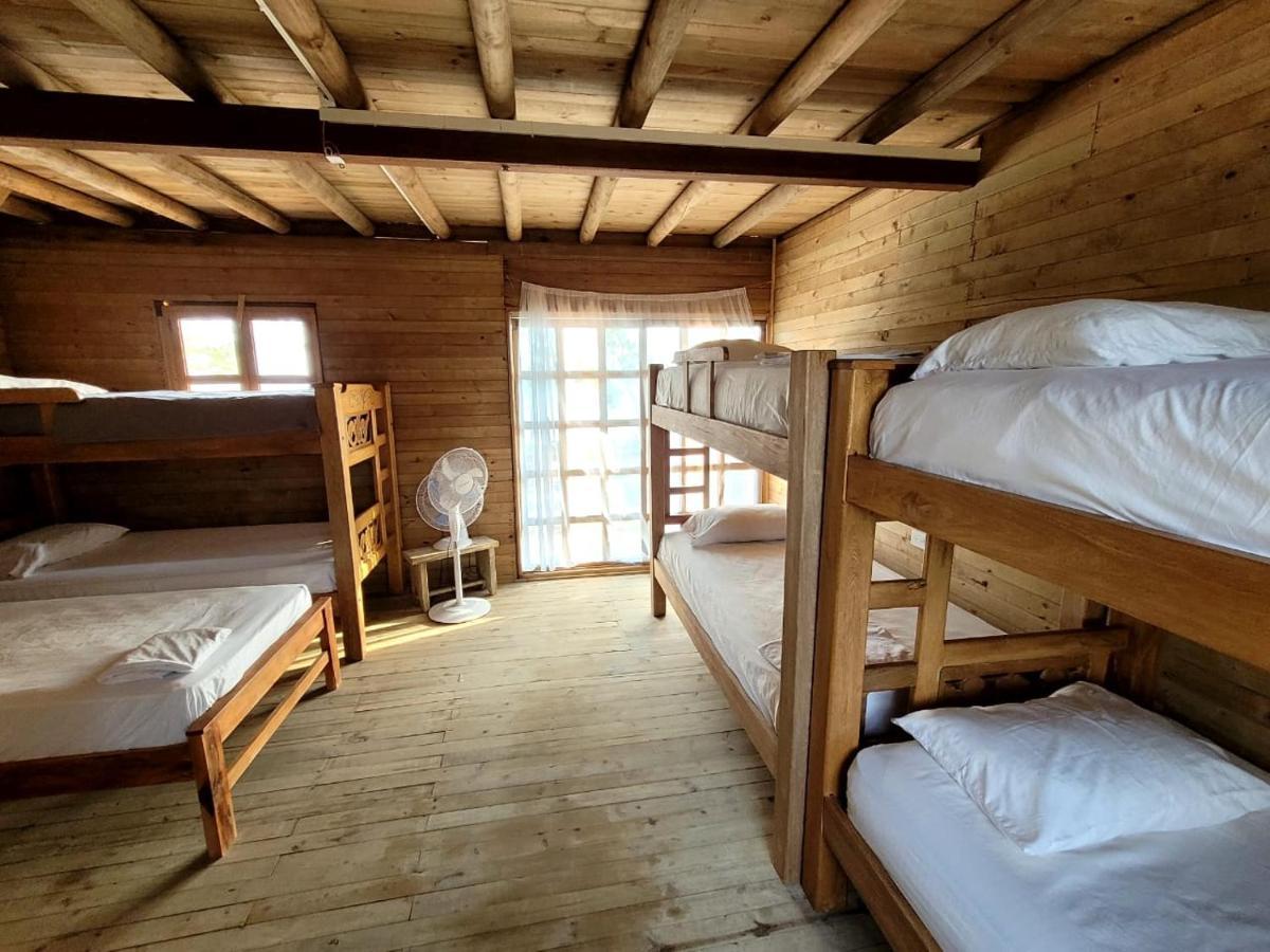 Hostel Villa Luz Beach Tintipan Island エクステリア 写真