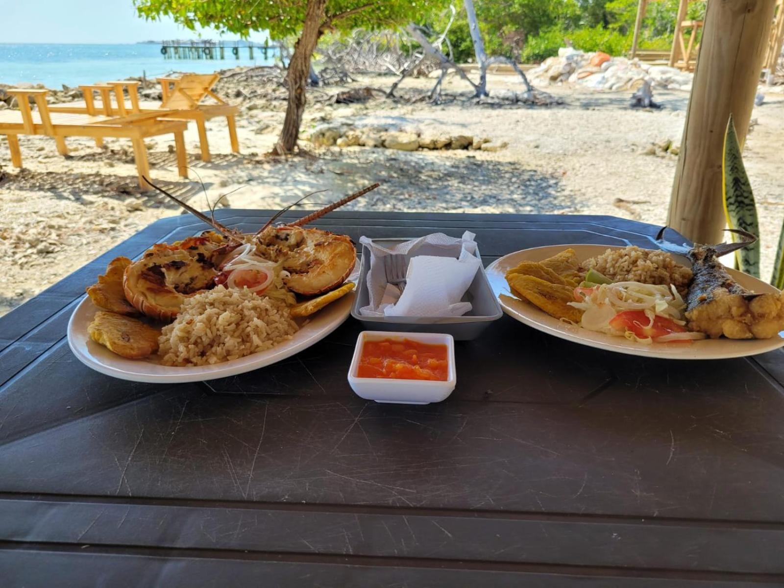 Hostel Villa Luz Beach Tintipan Island エクステリア 写真